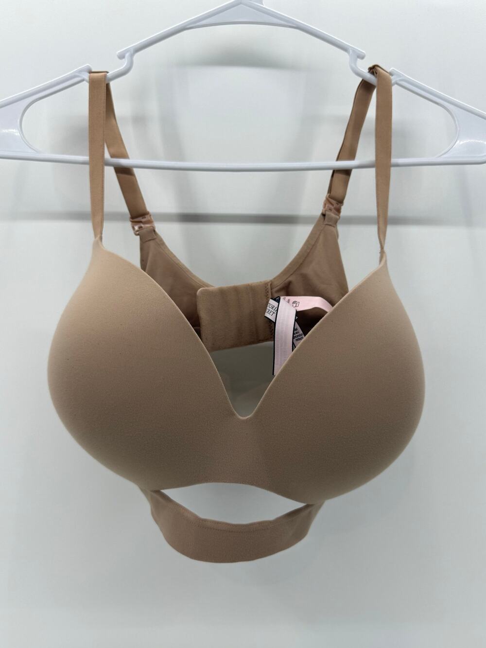 Victoria's Secret Incredible Beige Wireless Plunge T-shirt Bra - size 36DD